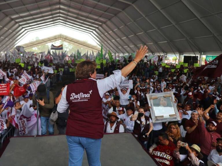 120 mil abarrotaron los primeros cierres de campaña de Delfina en Edomex