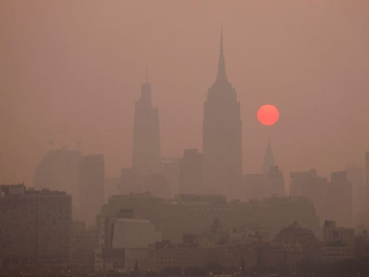 Debido a incendios forestales en Canadá se cubren de humo algunas ciudades en Estados Unidos, como Nueva York ¿Qué hacer para proteger la salud?