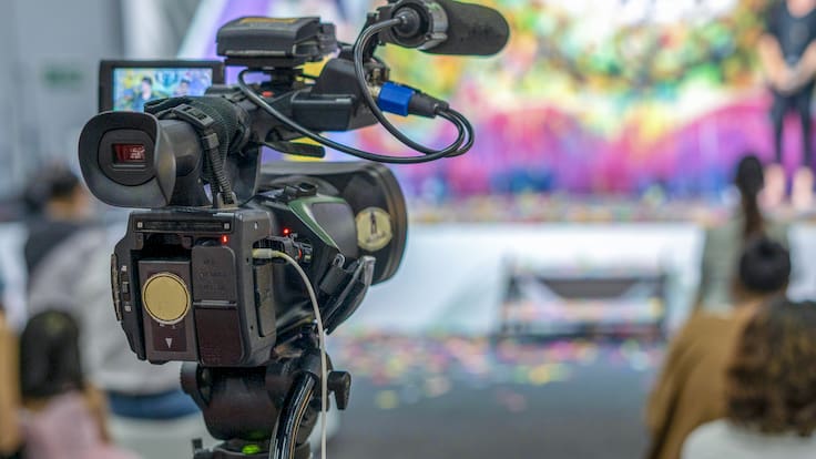 CRT aprueba lineamientos de derechos de las audiencias y rechaza que impliquen censura