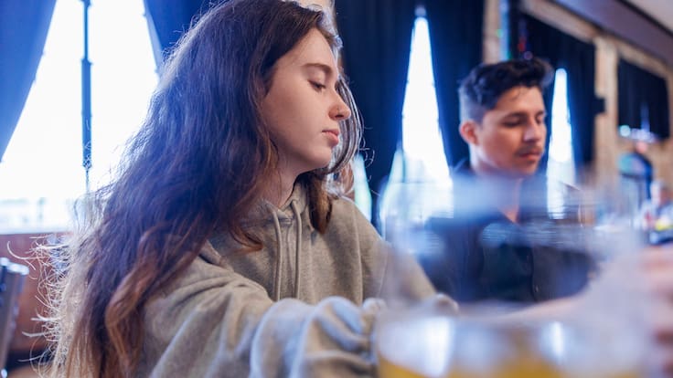 Gen Z y el consumo de alcohol: ¿Abstinencia real o nuevas formas de beber?