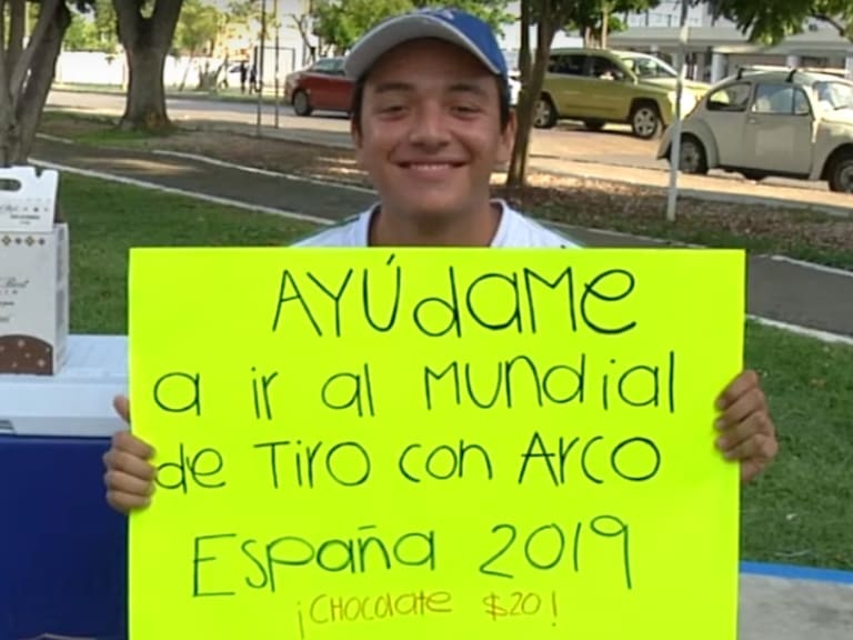 No se rinde; arquerista yucateco vende chocolates para competir en Mundial
