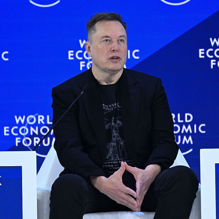 Elon Musk cambia de rumbo: ahora SpaceX prioriza construir una ciudad en la Luna