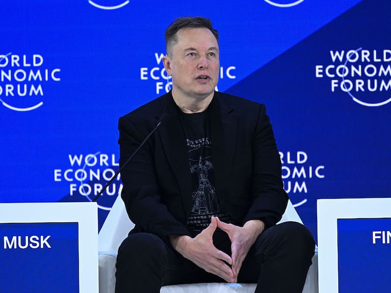 Elon Musk planea construir la primera ciudad en la Luna