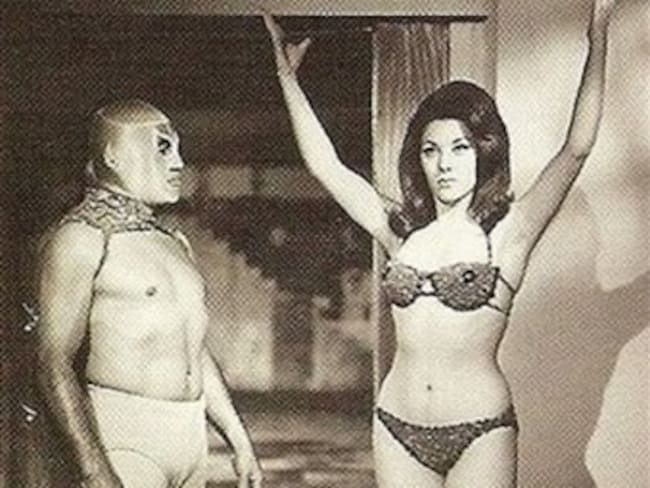 Recuerdan El Hijo del Santo y Lorena Velázquez a 'El enmascarado'