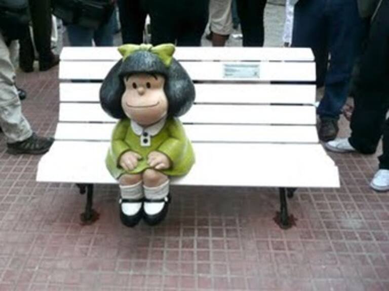Instalan estatua de Mafalda en Buenos Aires