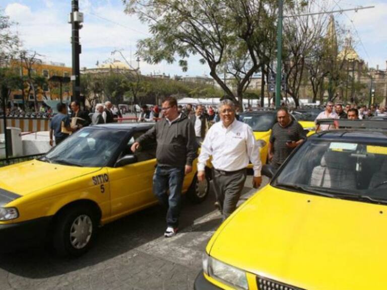 SEMOV valida a más de mil taxistas registrados