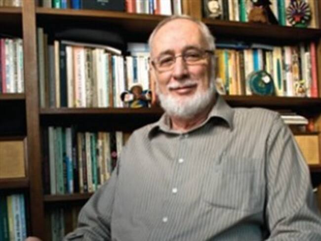 Regala "rizos de amor" a niños con cáncer