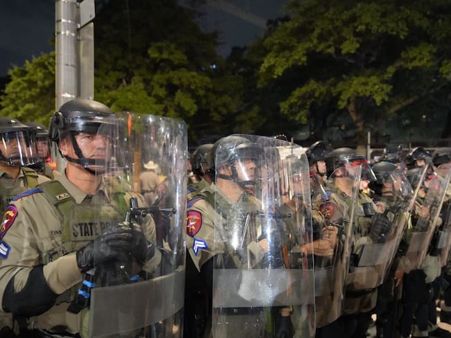 “Serán enviados más de 5 mil soldados a Texas para vigilar las manifestaciones”: Abbott