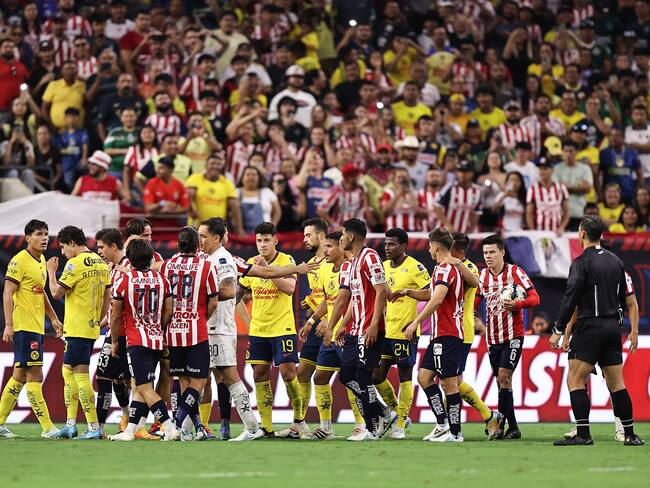 América derrota a Chivas en Houston y mantiene su dominio en el Clásico Nacional