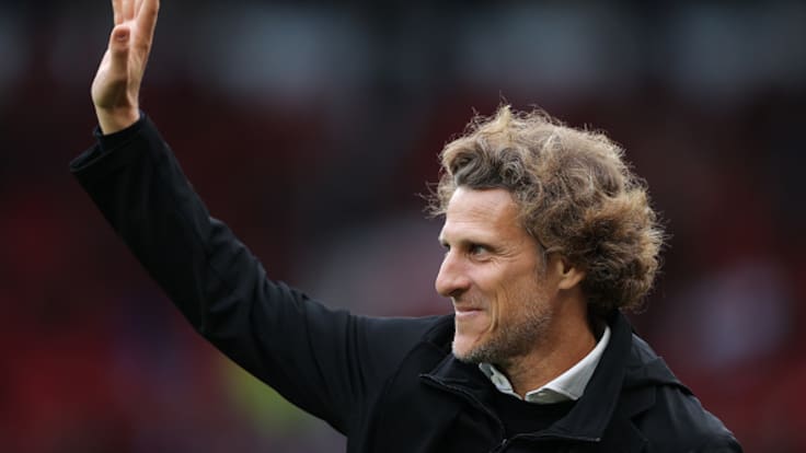 Fin de la era Bielsa: Diego Forlán es el nuevo director técnico de la Selección Uruguaya tras el fracaso en el Mundial