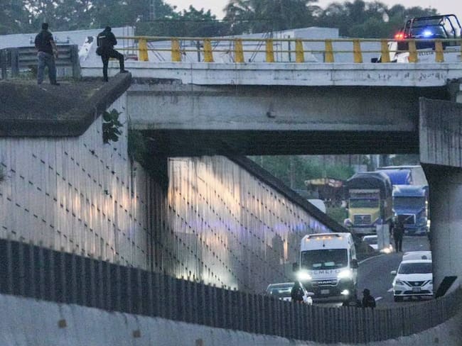 Cuerpos colgados son localizados en el puente de salida de Tepic a Mazatlán