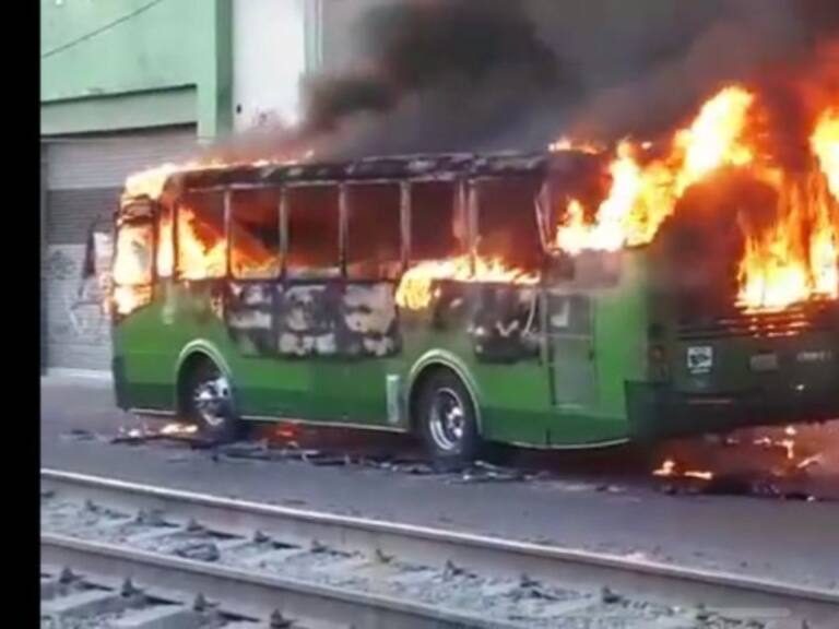 Atentado contra secretario del trabajo generó autos incendiados en Jalisco