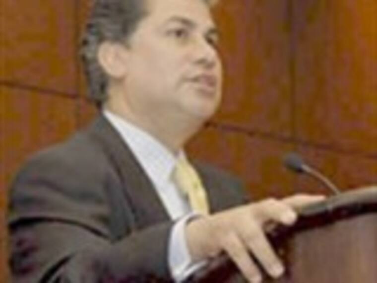 Alejandro Rojas Díaz Durán, secretario de Turismo-DF habla del cartel 'Bésame mucho'