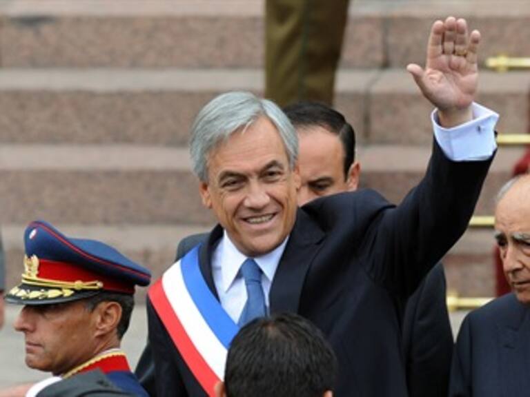 Anuncia Piñera reforma tributaria para financiar educación