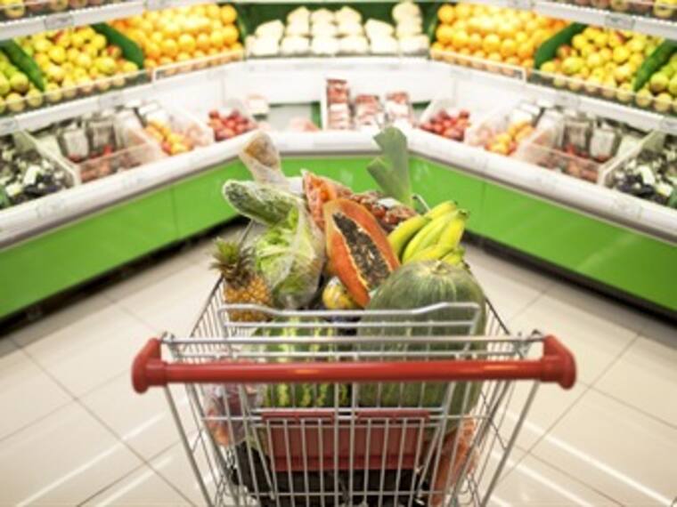 ¿Te has preguntado por qué la señorita del supermercado usa ese peculiar tono de voz?