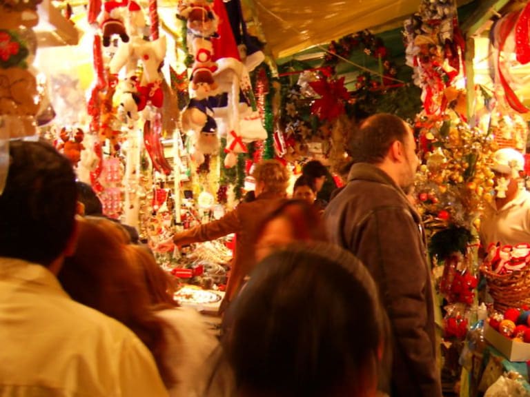 Ayuntamiento autoriza 3 mil puestos para tianguis navideños