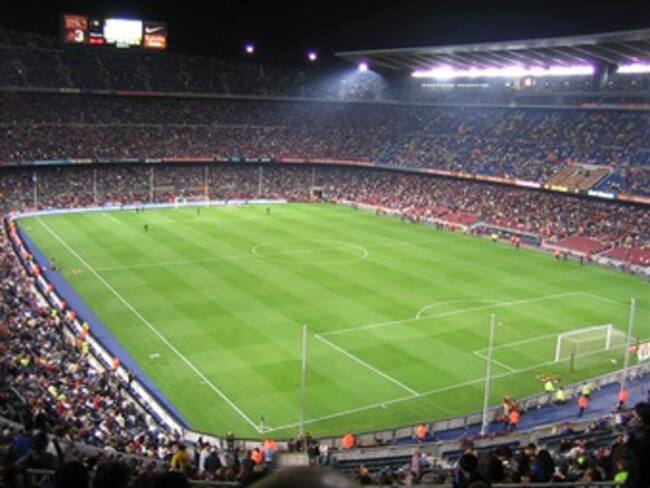 Inicia Barcelona la defensa de su título liguero goleando 3-0 a Sporting