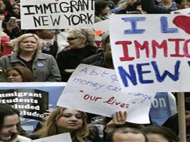 Presentan en Times Square video contra ley SB 1070