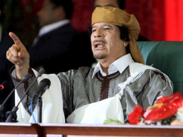 Ordena CPI detención de Gadafi y su hijo por crímenes de guerra