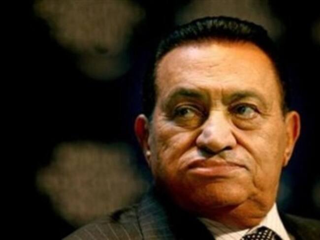 Mubarak abandona el poder