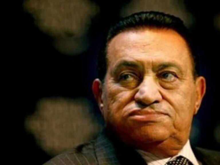 Mubarak abandona el poder
