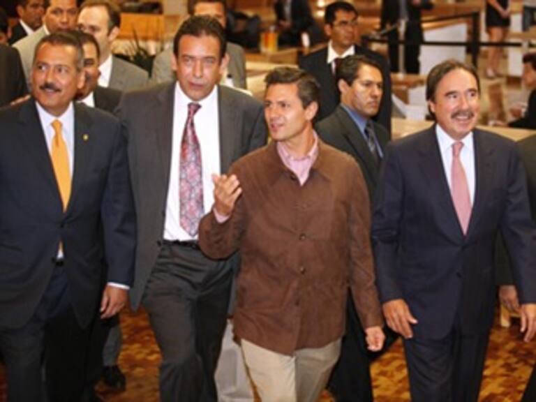 Celebra EPN con legisladores papel del PRI en el gobierno