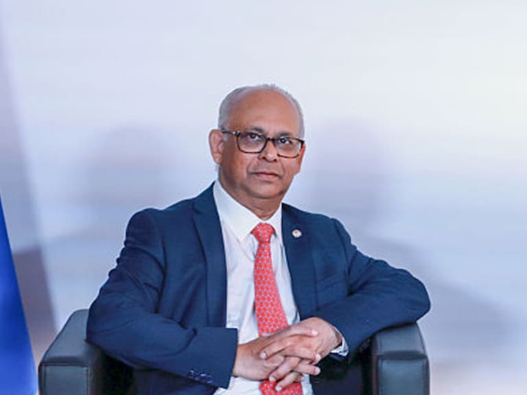 El secretario general de la OEA, Albert Ramdin hizo un llamado a los Estados miembros del organismo a ayudar en la prevención de una mayor escalada y respaldar una salida pacífica a la crisis de Venezuela.