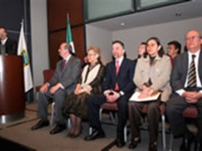 Inicia GDF 2010 con cambios en gabinete