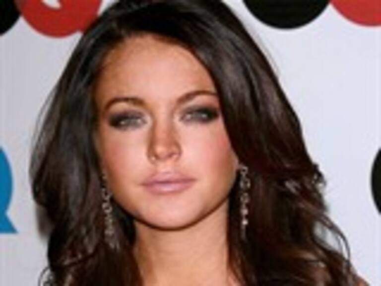 Aparece Lindsay Lohan con actor Sean Penn en centro nocturno