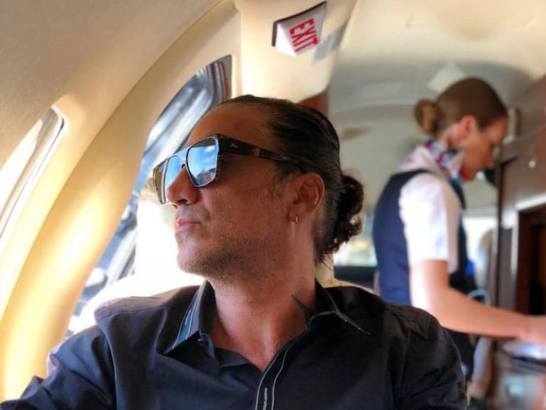 Alejandro Fernández se disculpa por incidente en avión