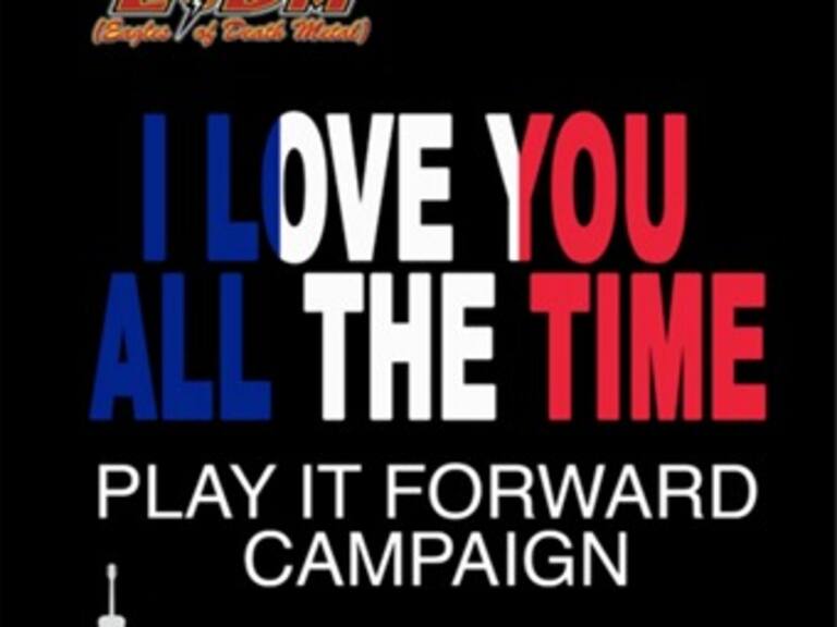 Eagles of Death Metal y la campaña “Play It Forward”