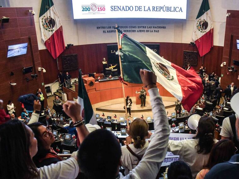 #Análisis con Rafael Pérez Gay