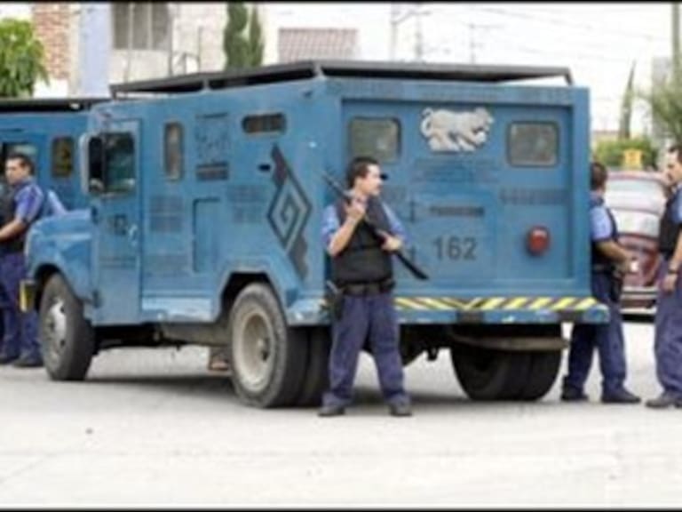 Asaltan camioneta de valores en oficinas de Telmex
