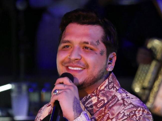 Christian Nodal quiere cantar en el Zócalo como Grupo Firme: AMLO