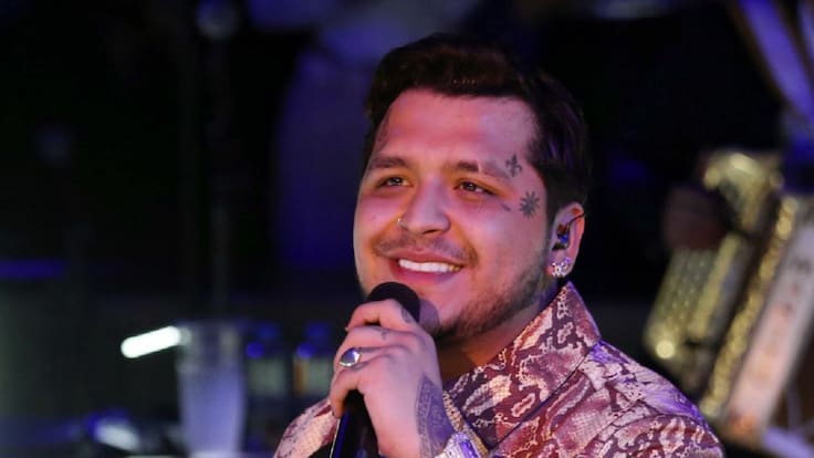 Christian Nodal quiere cantar en el Zócalo como Grupo Firme: AMLO