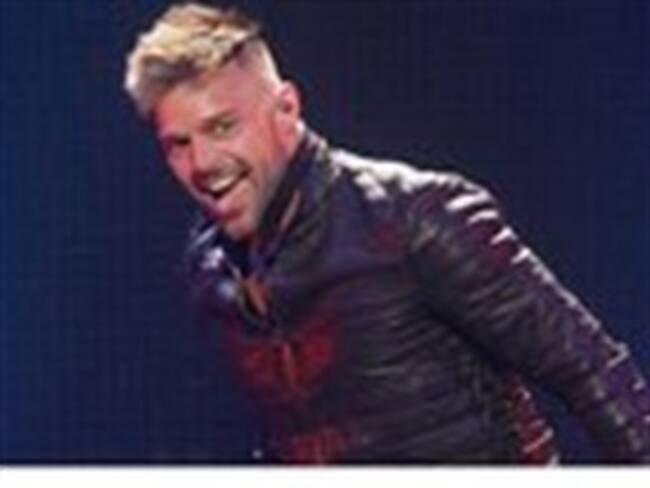 Aclaman fans a Ricky Martin en firma de autógrafos