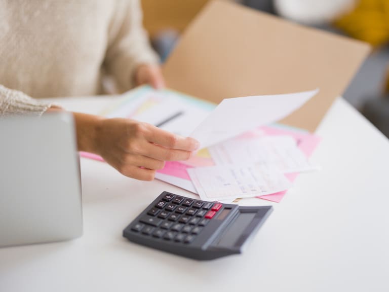 ¿Cuánto debes destinar al pago de deudas? La regla del 30% recomendada por la Condusef
