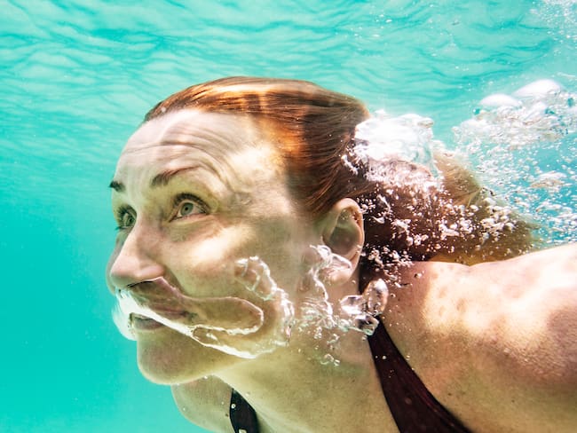 ¿Cómo cuidar tus ojos en vacaciones? Consejos del Dr. Sánchez Galeana para evitar infecciones