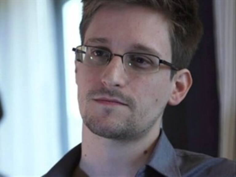 Otorga Maduro asilo político a Eduard Snowden