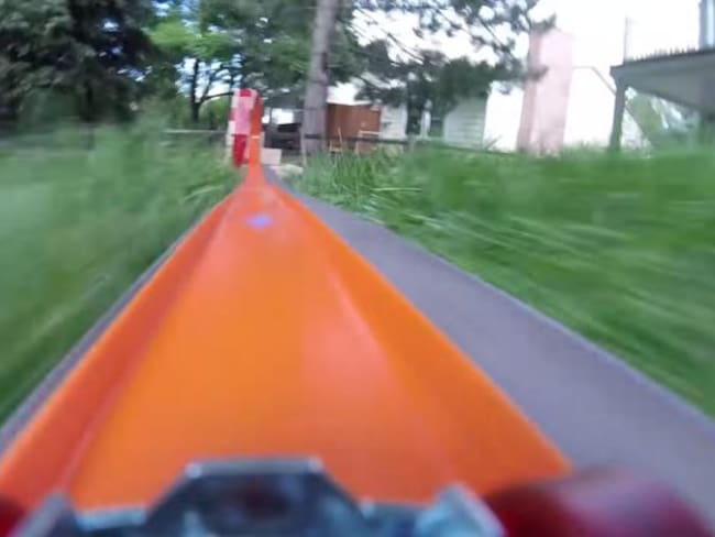 Increíble video nos muestra cómo es viajar en un carrito &quot;Hot Wheels&quot;