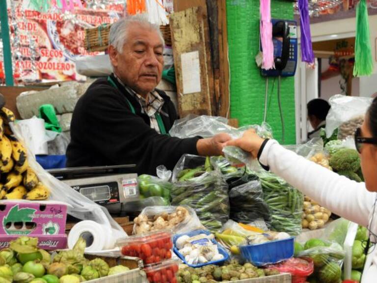 Los abuelos en México siguen trabajando porque no les alcanza para el retiro