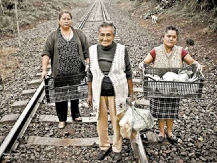 "Las Patronas" realizan una labor altruista