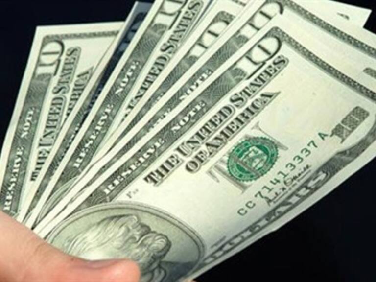 Venden dólar en un promedio de $12.76 en aeropuerto capitalino