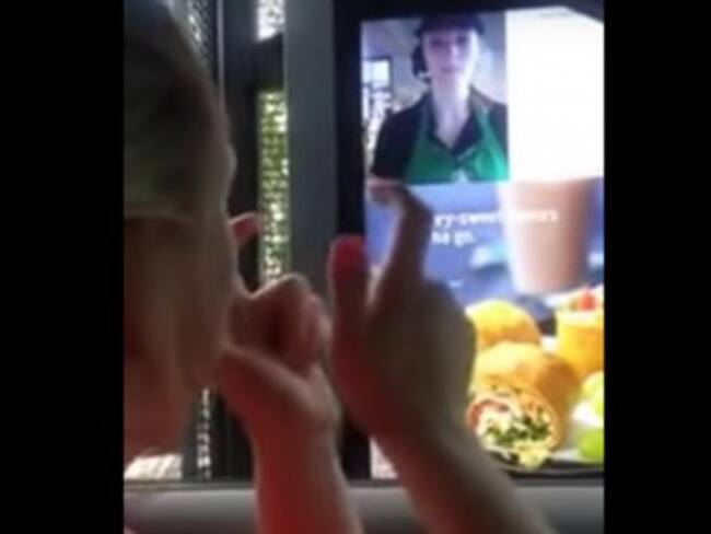 Hay un Starbucks que acepta órdenes con lenguaje de señas