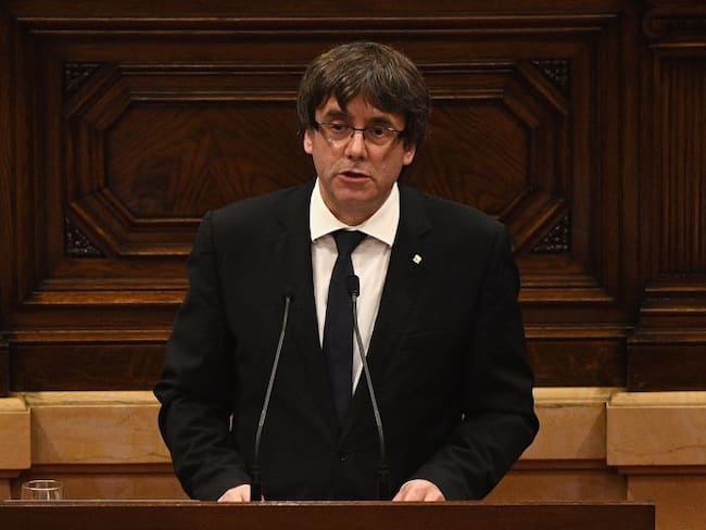 Puigdemont propone dejar independencia de Cataluña en suspenso