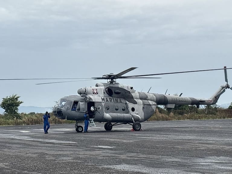 Aeronaves y personal médico de la Semar fueron desplegados a la zona del siniestro que deja 5 personas muertas y cinco heridas.