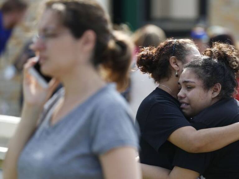 Después del tiroteo, regresan a clases estudiantes de Texas