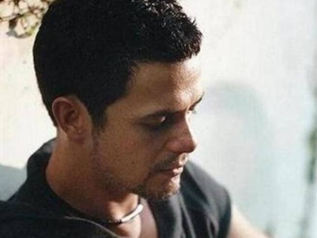 Regala Iker Casillas balón a Alejandro Sanz