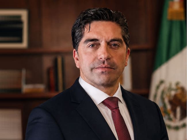 Tras amenazas al periodista Enrique Acevedo, senador de Morena se disculpa e intenta dar clases de periodismo