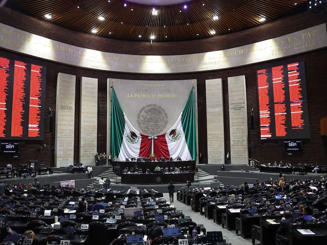 Diputados aprueban reforma a la Ley Aduanera; tras pifia, Morena corea estar “a favor del huachicol fiscal”